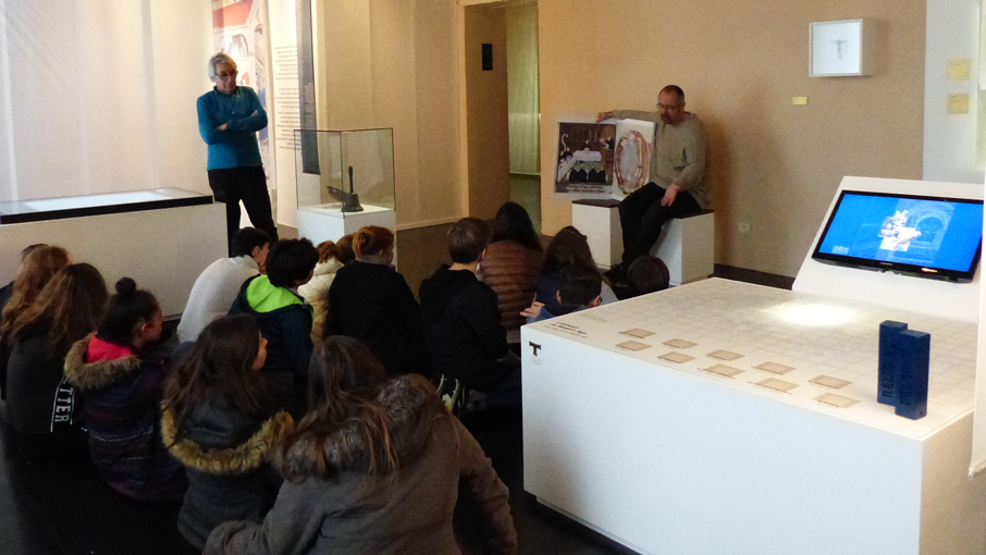 Visite scolaire dans le parcours muséographique