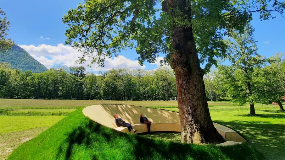 "Corolle" - Les Nouveaux Voisins © Domaine de Vizille - Musée de la Révolution française Installation d'art contemporain "Corolle" - Les Nouveaux Voisins © Domaine de Vizille - Musée de la Révolution française