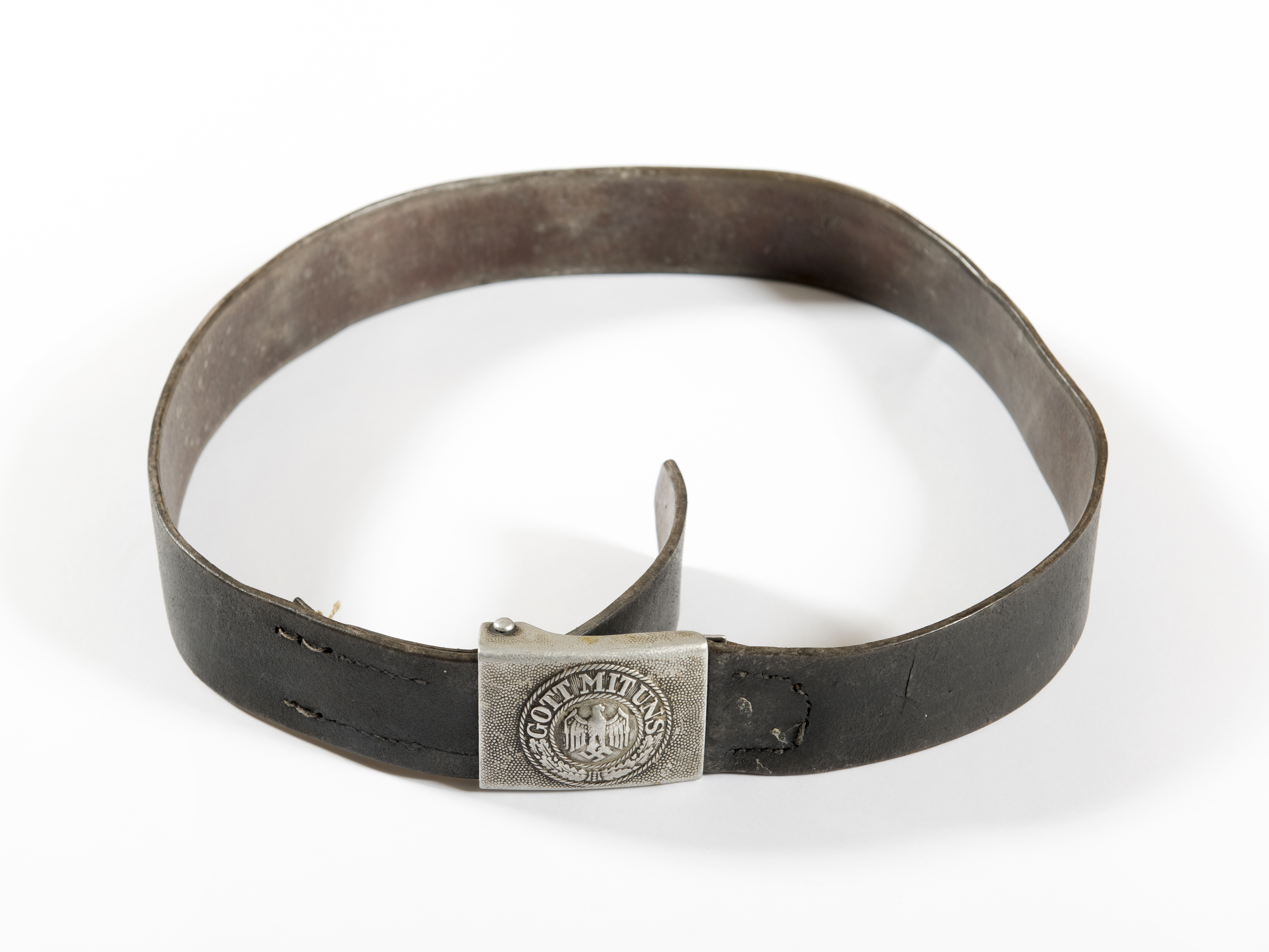 L'objet du mois présenté ici est un ceinturon ayant appartenu à un soldat polonais, Olgierd Kurnatovski, passé par la Gestapo de Grenoble, ayant infiltré le maquis de l'Oisans en Isère, et ayant été exécuté après avoir été démasqué. Collections Musée de la Résistance et de la Déportation – Département de l’Isère. Inv. 96.18.01