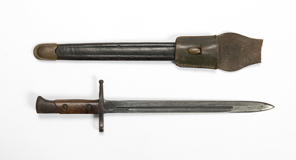 Baïonnette ayant appartenu à un soldat polonais, Olgierd Kurnatovski, passé par la Gestapo de Grenoble, ayant infiltré le maquis de l'Oisans en Isère, et ayant été exécuté après avoir été démasqué.