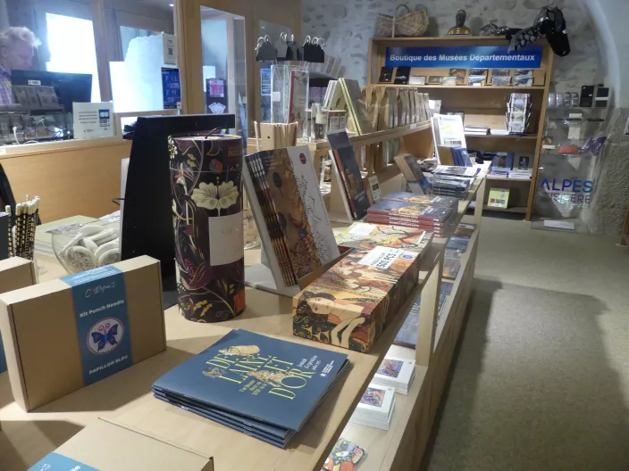 Vue de l'espace boutique du musée