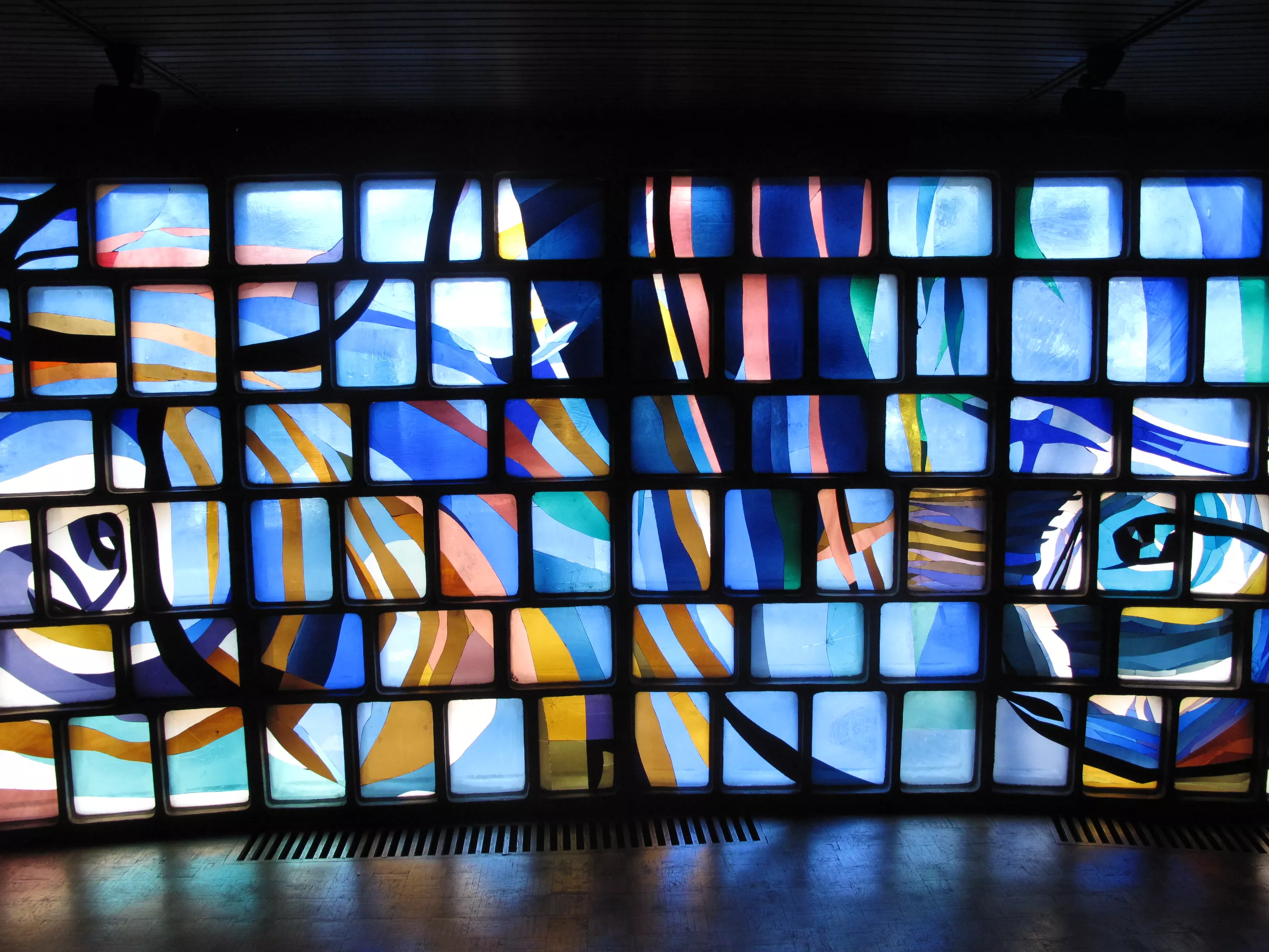 Vitrail abstrait sur le thème : Cantine de Saint-François d'Assise