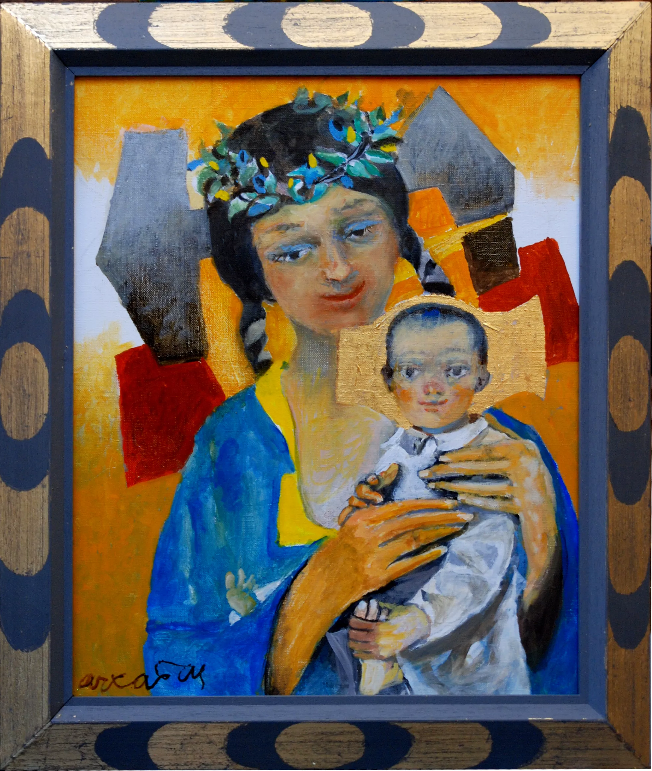 La madone, vêtue d'une tunique bleue, porte l'enfant Jésus dans ses bras