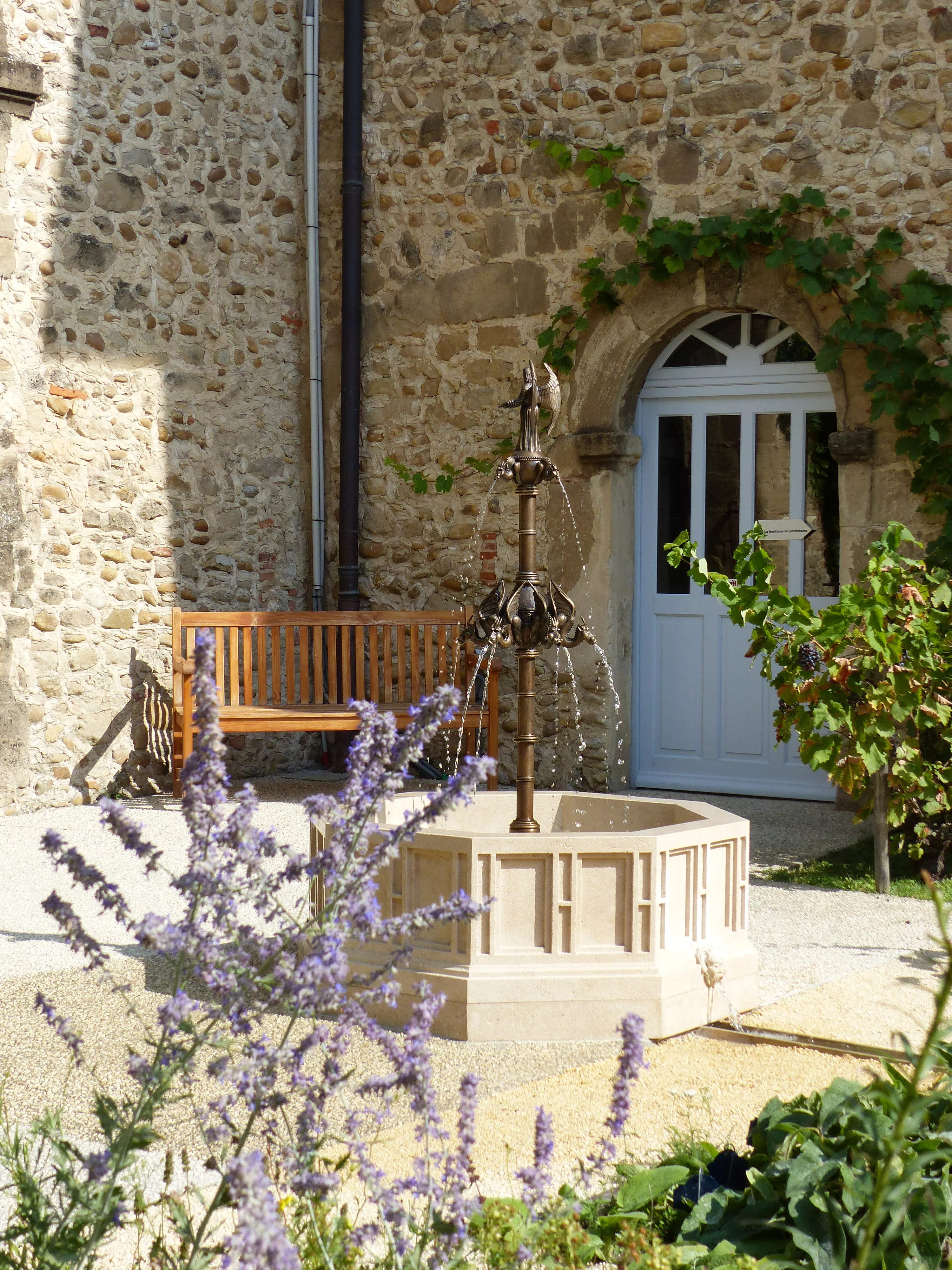 Le jardin médiéval et sa fontaine