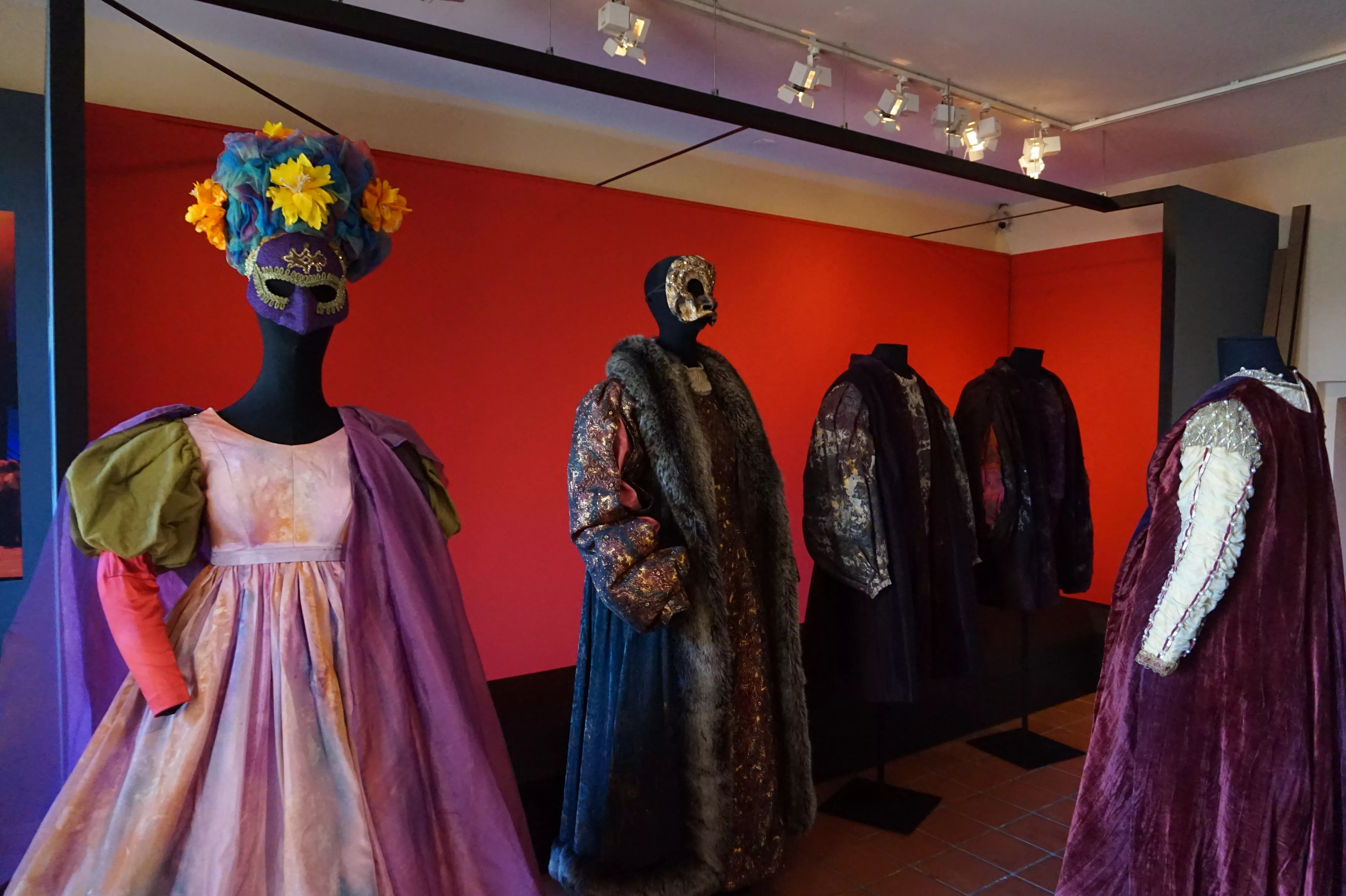 Costumes prêtés par le Centre national du costume de scène