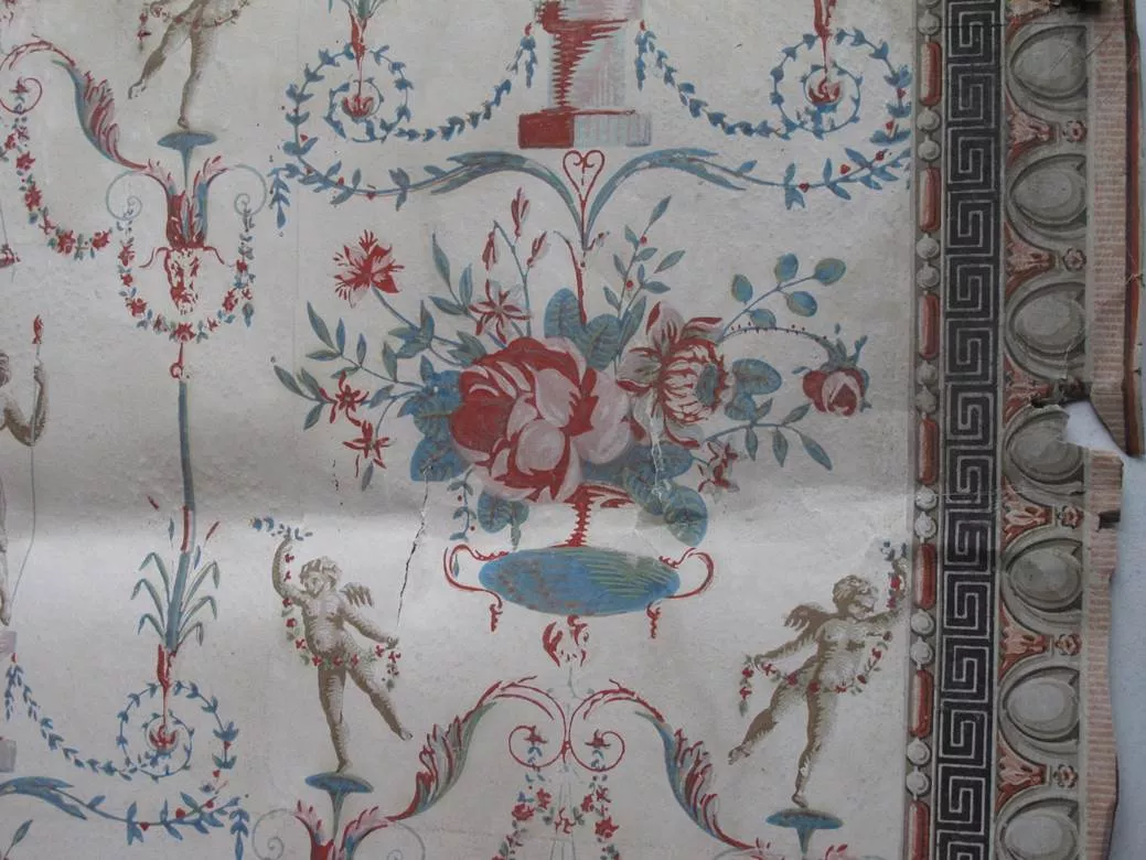 Papier peint en arabesques avec sa bordure, fin 18e siècle, château de Sassenage
