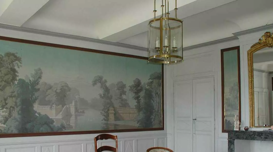 Papier peint panoramique, 20e siècle, château à Chonas-l’Amballan, représentant un paysage arboré avec un plan d'eau et des murs surmontés de balustrades