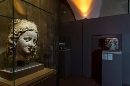 Vue de l'exposition Bâtisseurs d'Éternité