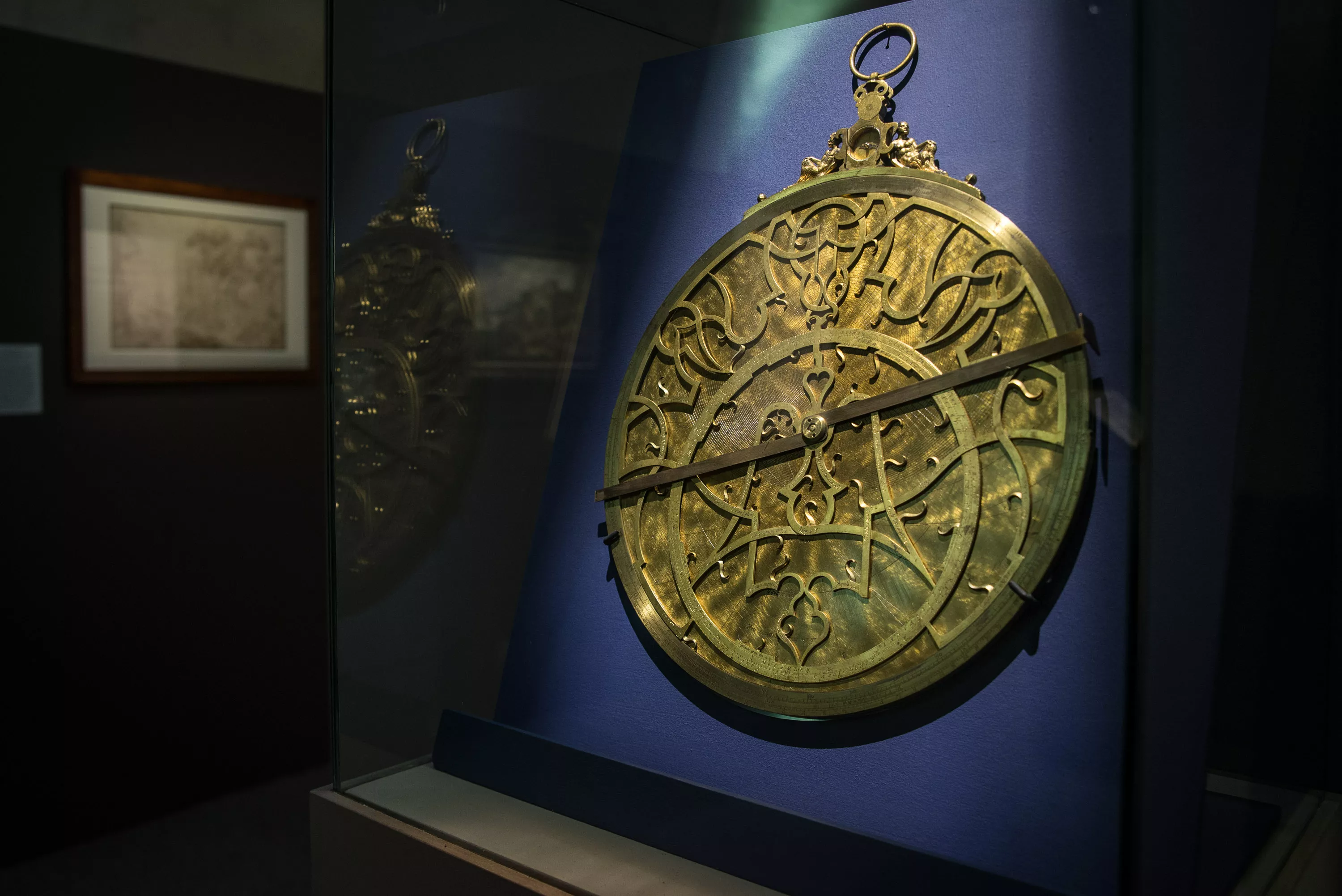 Vue de l'exposition De soie et d'ailleurs. Une histoire à la croisée des chemins