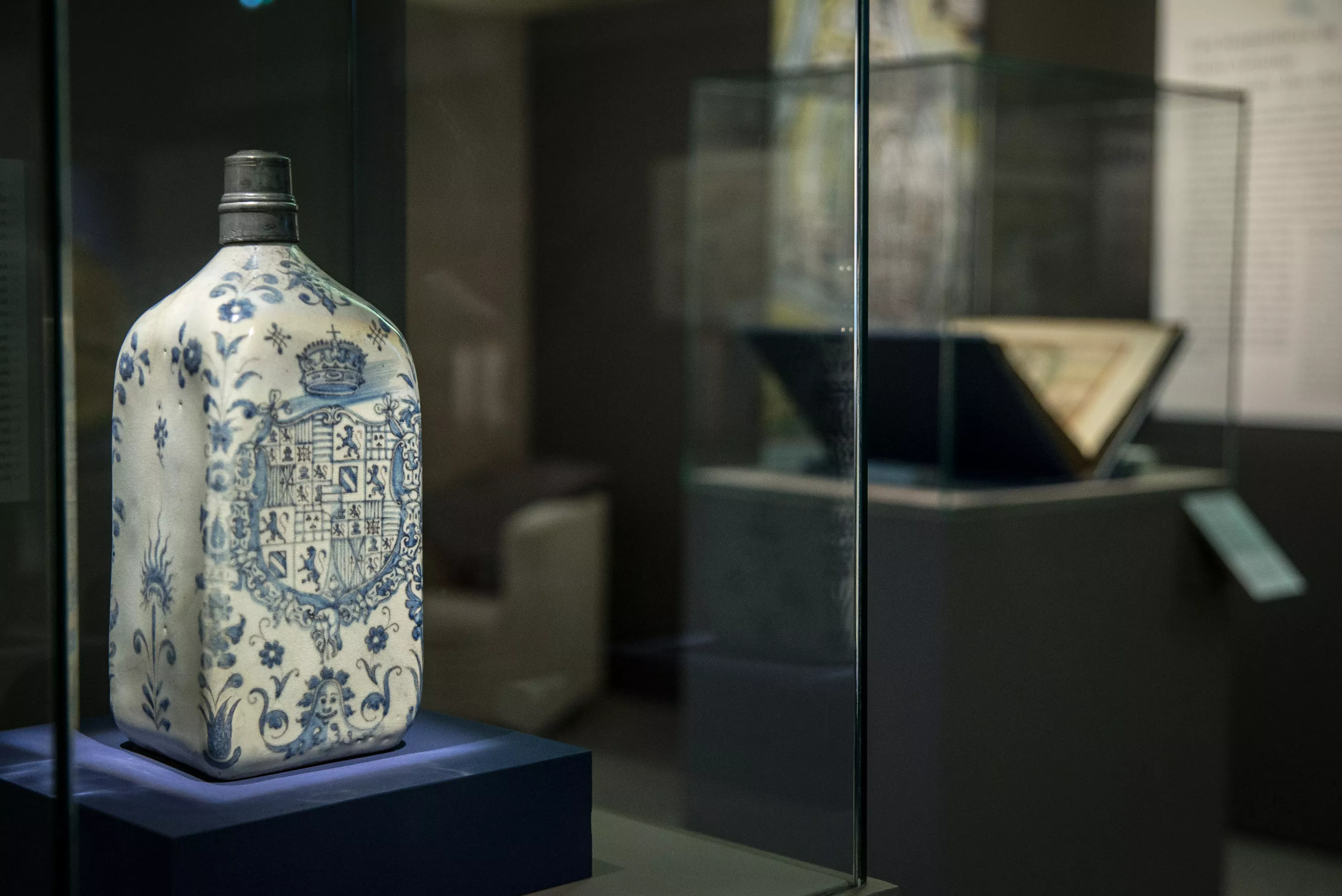 Vue de l'exposition De soie et d'ailleurs. Une histoire à la croisée des chemins