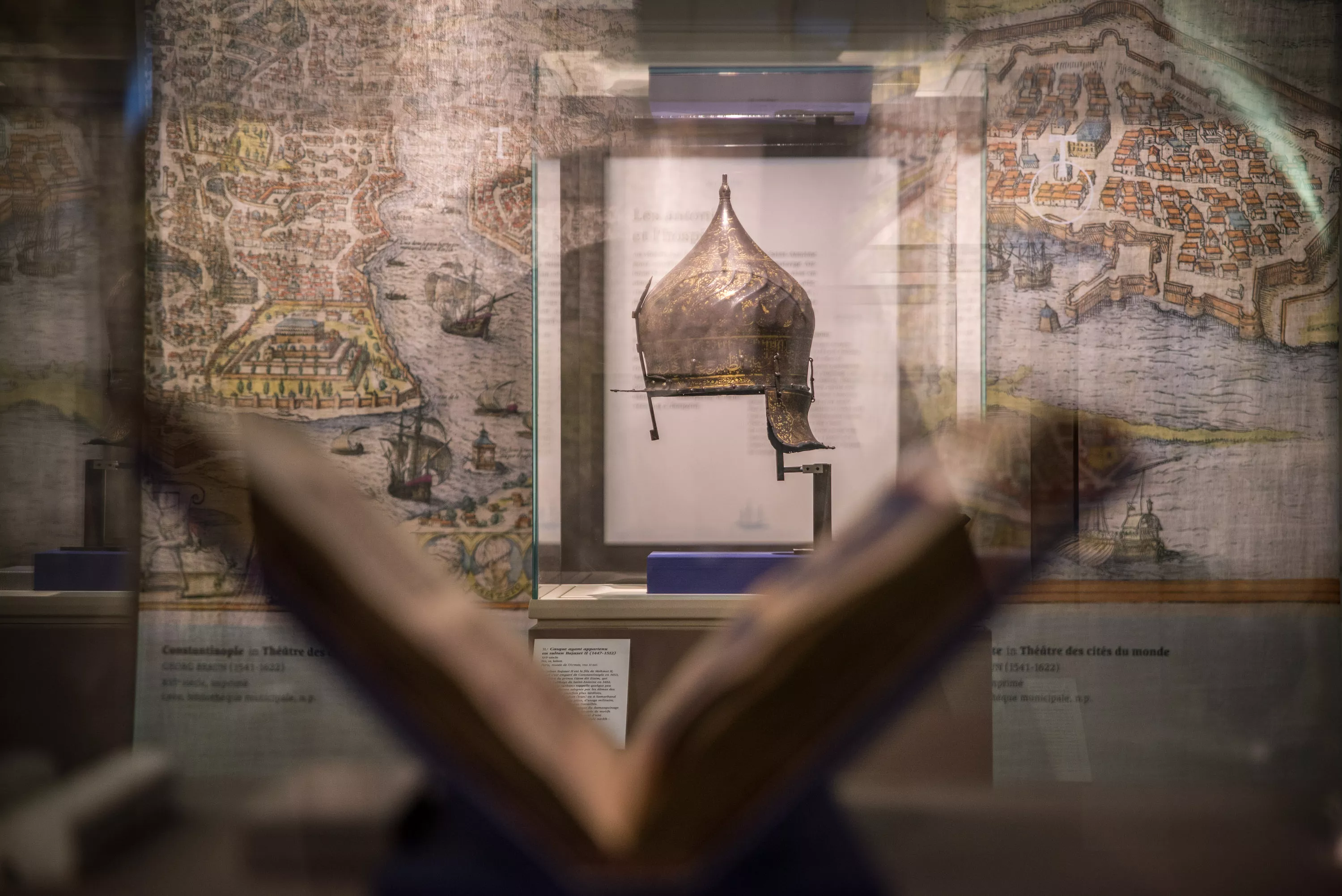 Vue de l'exposition De soie et d'ailleurs. Une histoire à la croisée des chemins