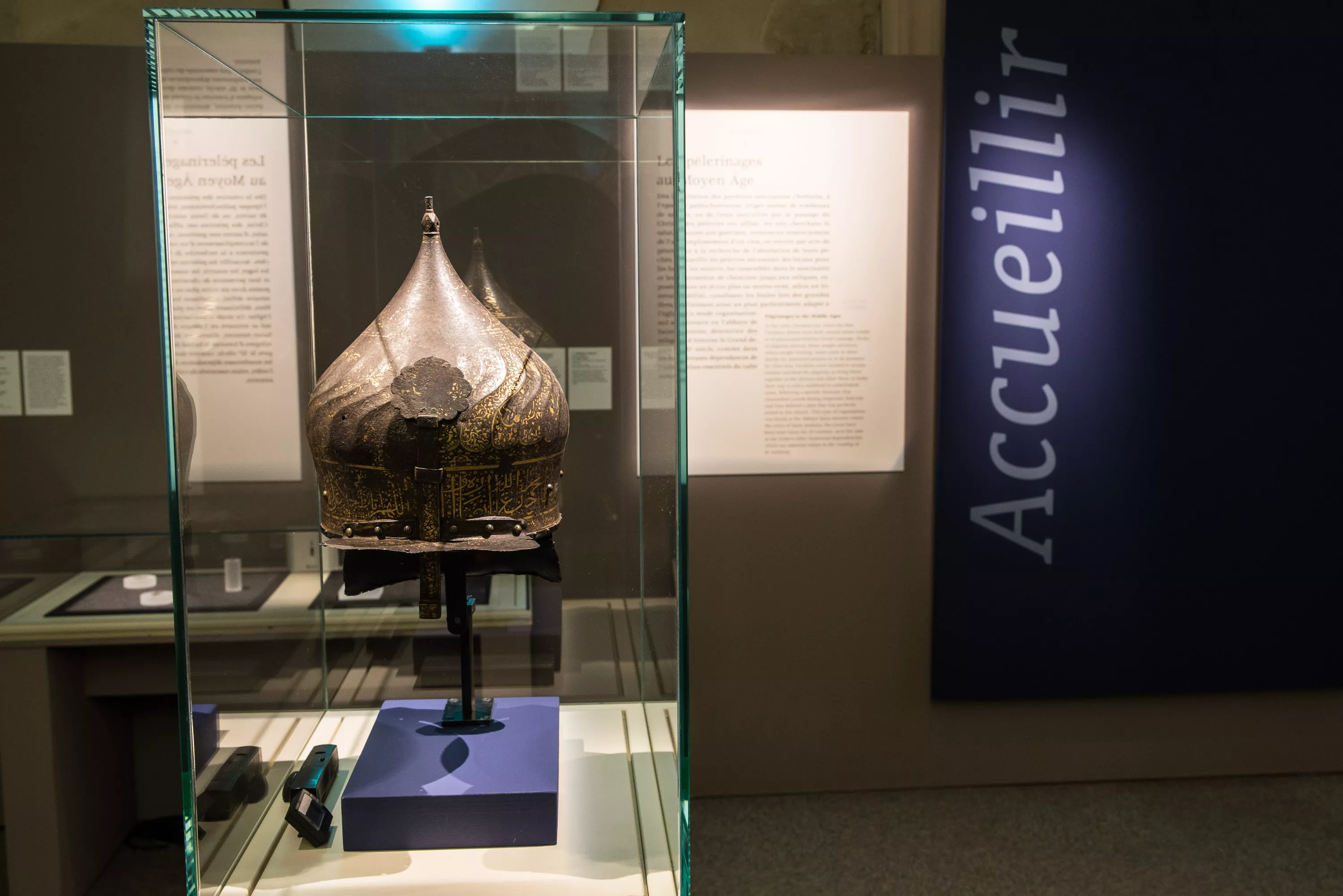Vue de l'exposition De soie et d'ailleurs. Une histoire à la croisée des chemins