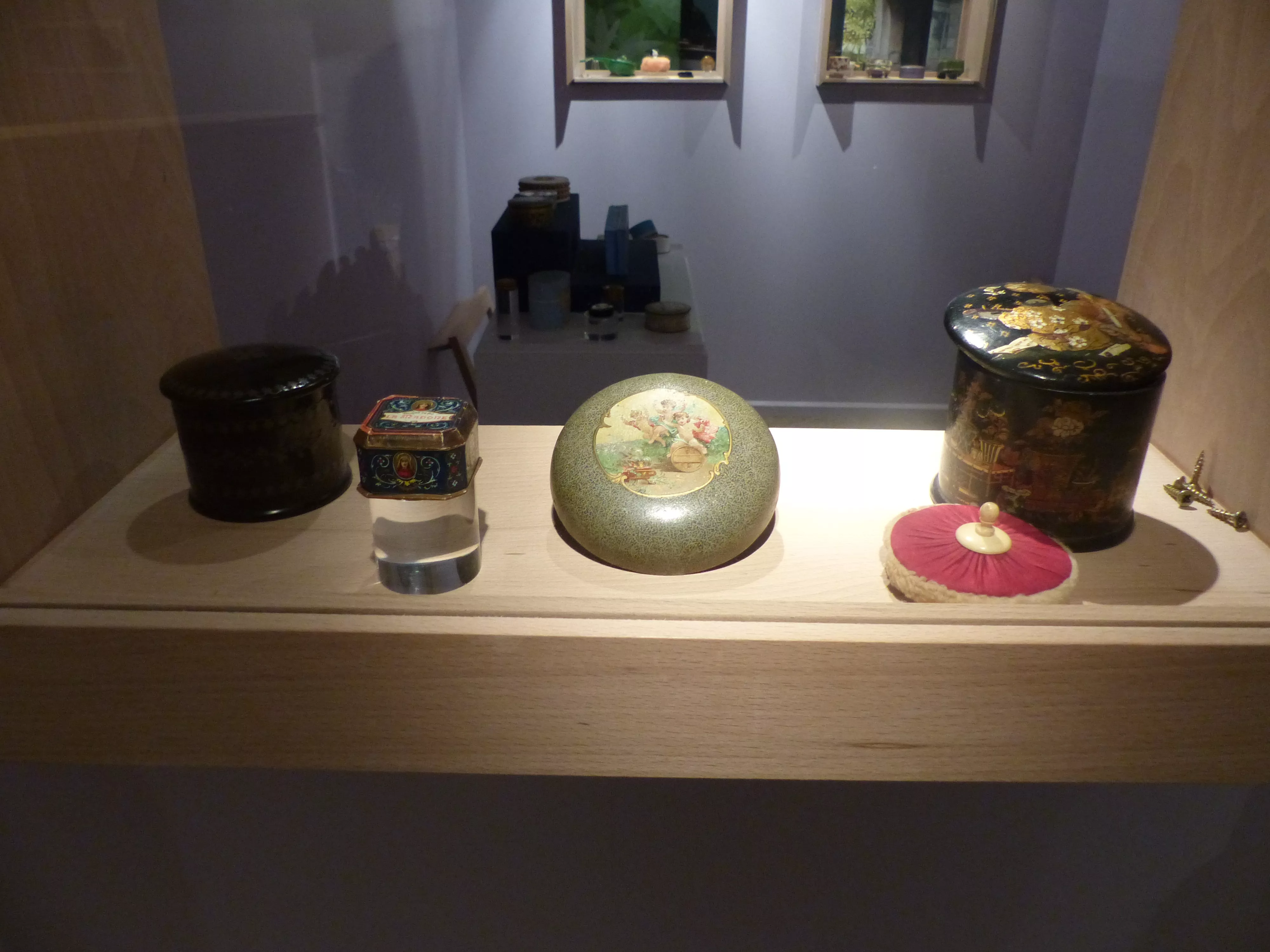 Vue de l'exposition Esprit de poudre, parfums d'esprits - Acte 1