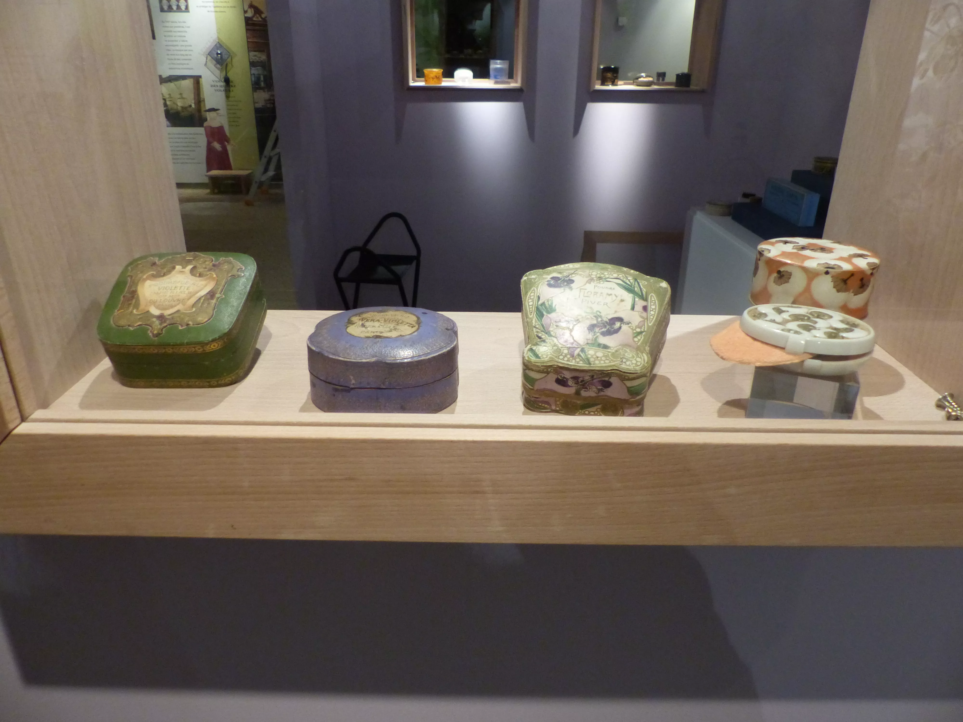 Vue de l'exposition Esprit de poudre, parfums d'esprits - Acte 1