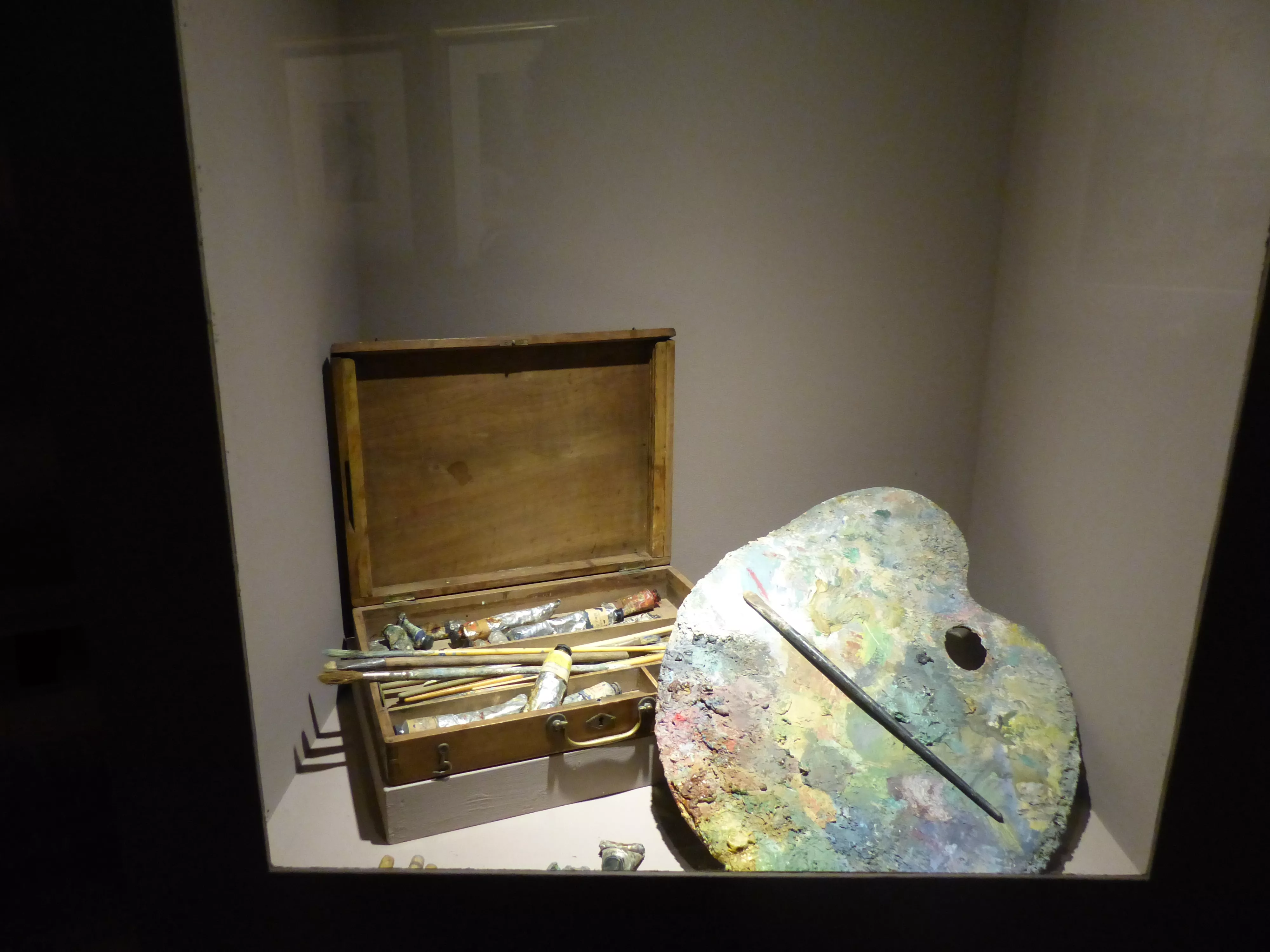 Mallette de peinture et palette ayant appartenu à Jean Vinay