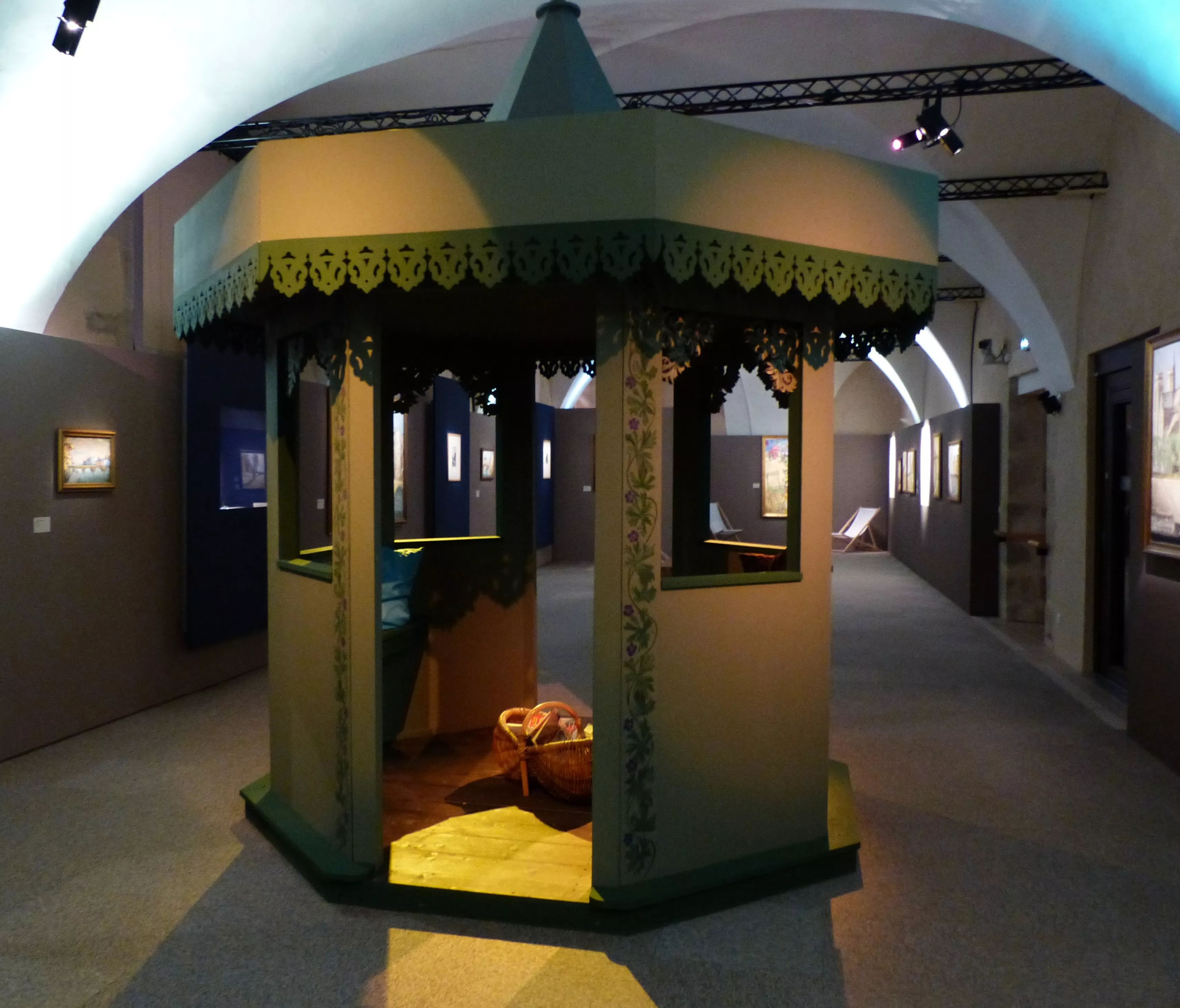 Vue de l'exposition Côté Seine, côté jardins. Oeuvres Jean Vinay (1907-1978)