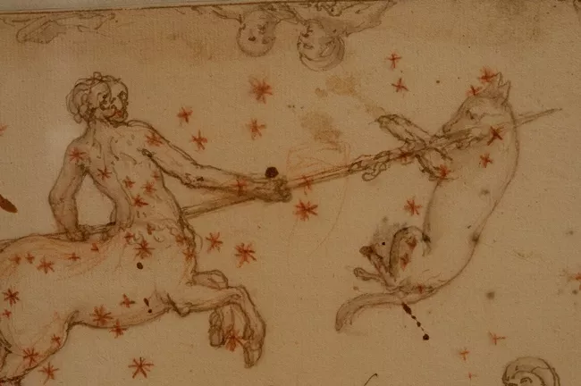 Vue de l'exposition Fastes et maléfices. Astrologues, magiciens et sorciers