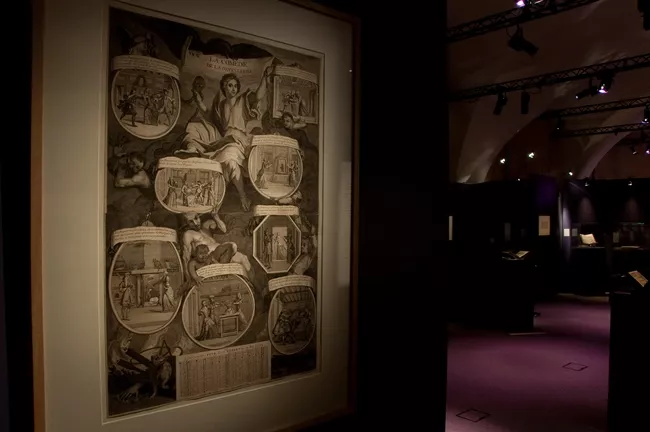 Vue de l'exposition Fastes et maléfices. Astrologues, magiciens et sorciers