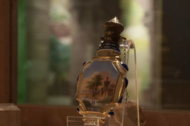 Vue de l'exposition Jardins des cloîtres, jardins de princes. Quand la parfum portait remède Vue de l'exposition Jardins des cloîtres, jardins de princes. Quand la parfum portait remède