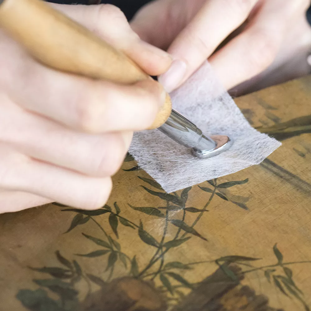 Refixage de la couche picturale Refixage de la couche picturale