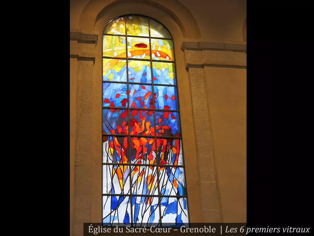 Vitrail abstrait, couleur rouge, bleu et jaune