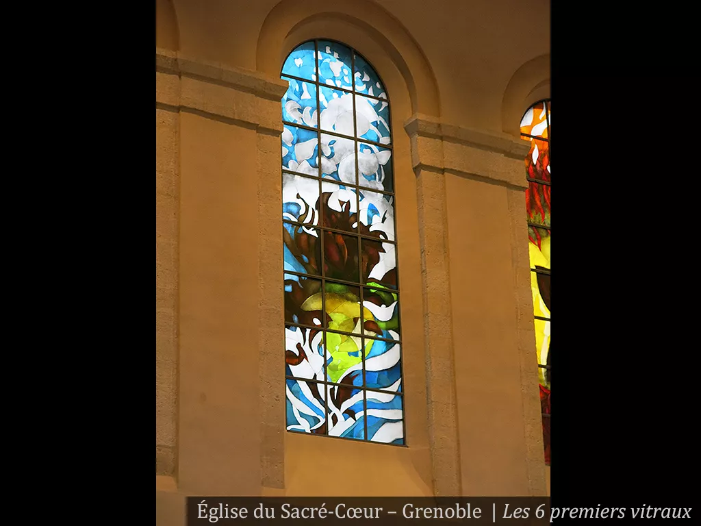 vitrail abstrait, dominante bleu, vert, marron