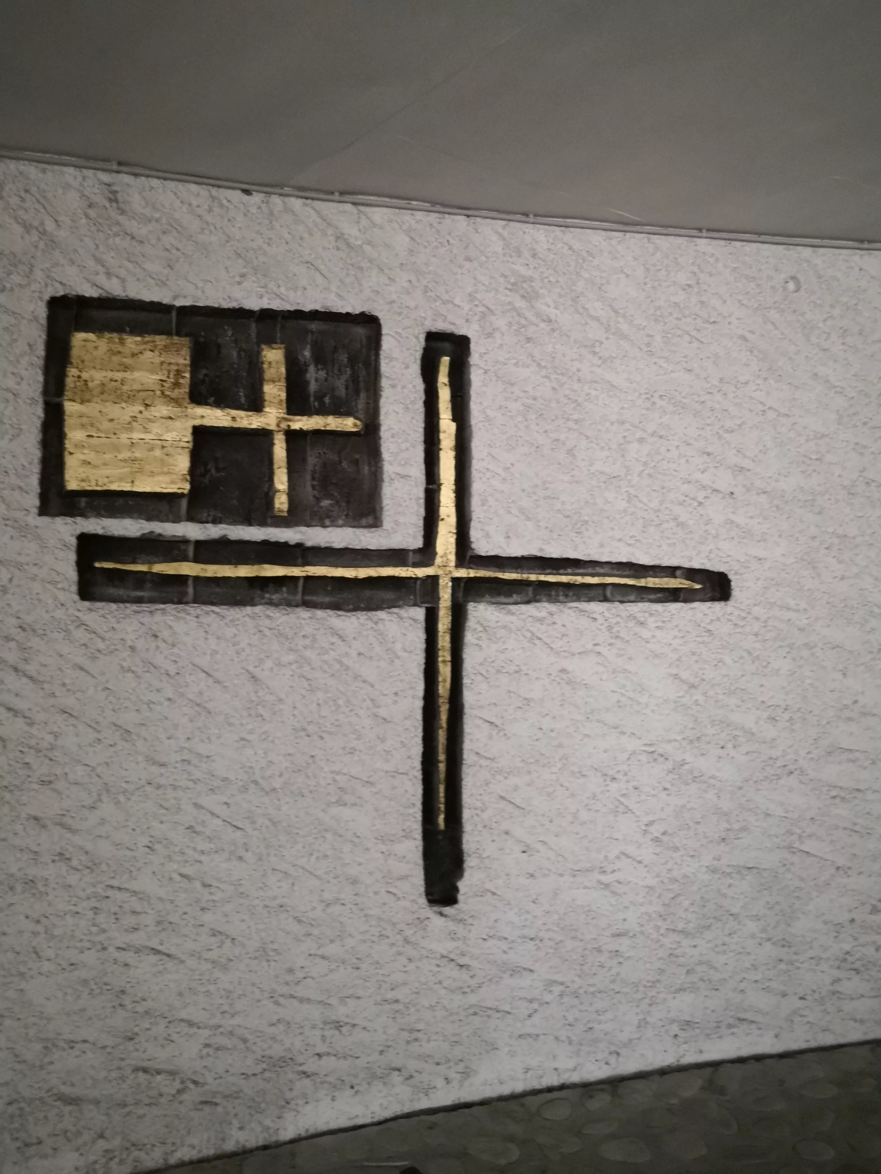 Formes abstraites en noir et or