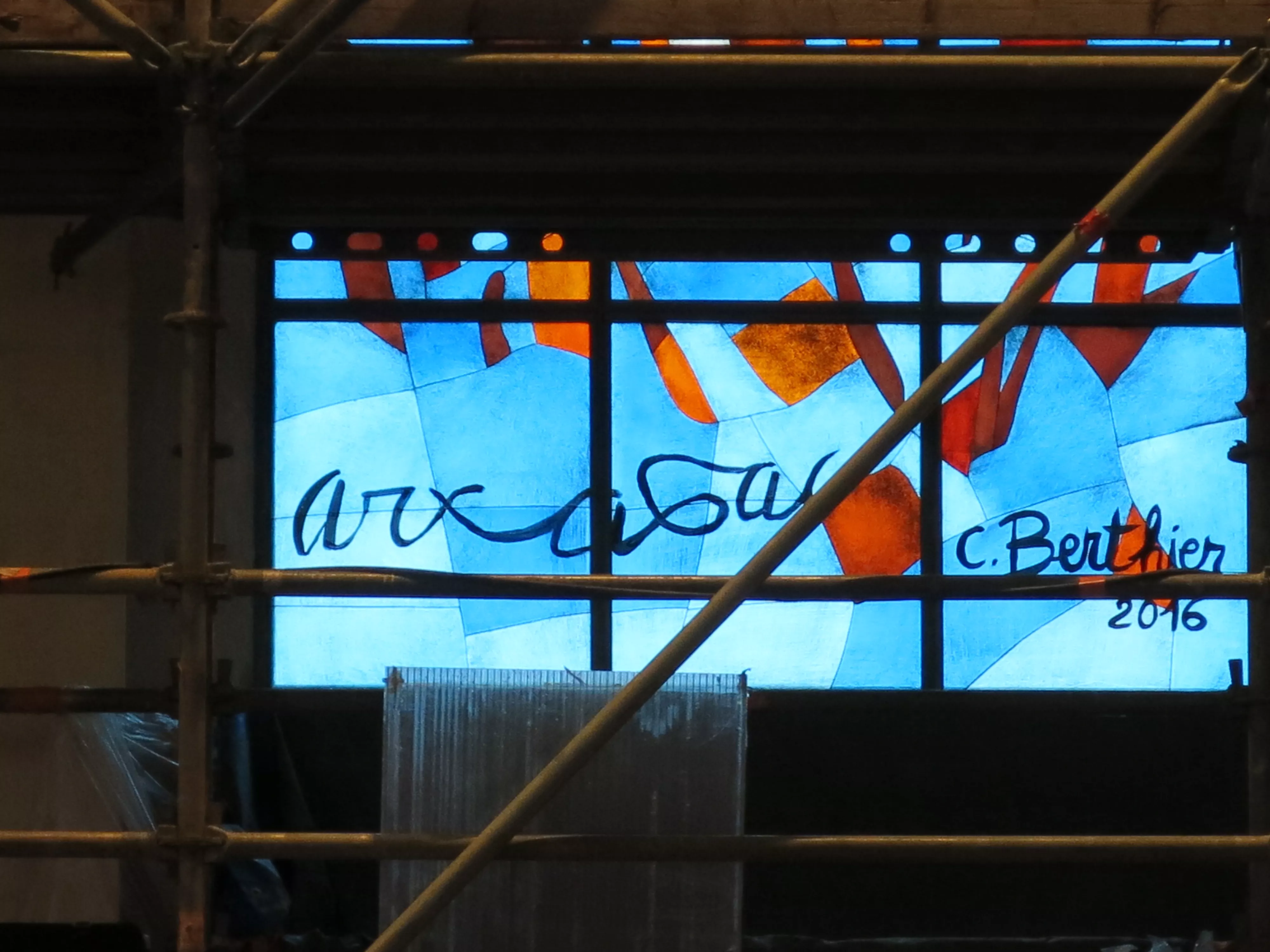 Signature d'Arcabas et de Christophe Berthier sur un vitrail, 2016 Signature d'Arcabas et de Christophe Berthier, 2016