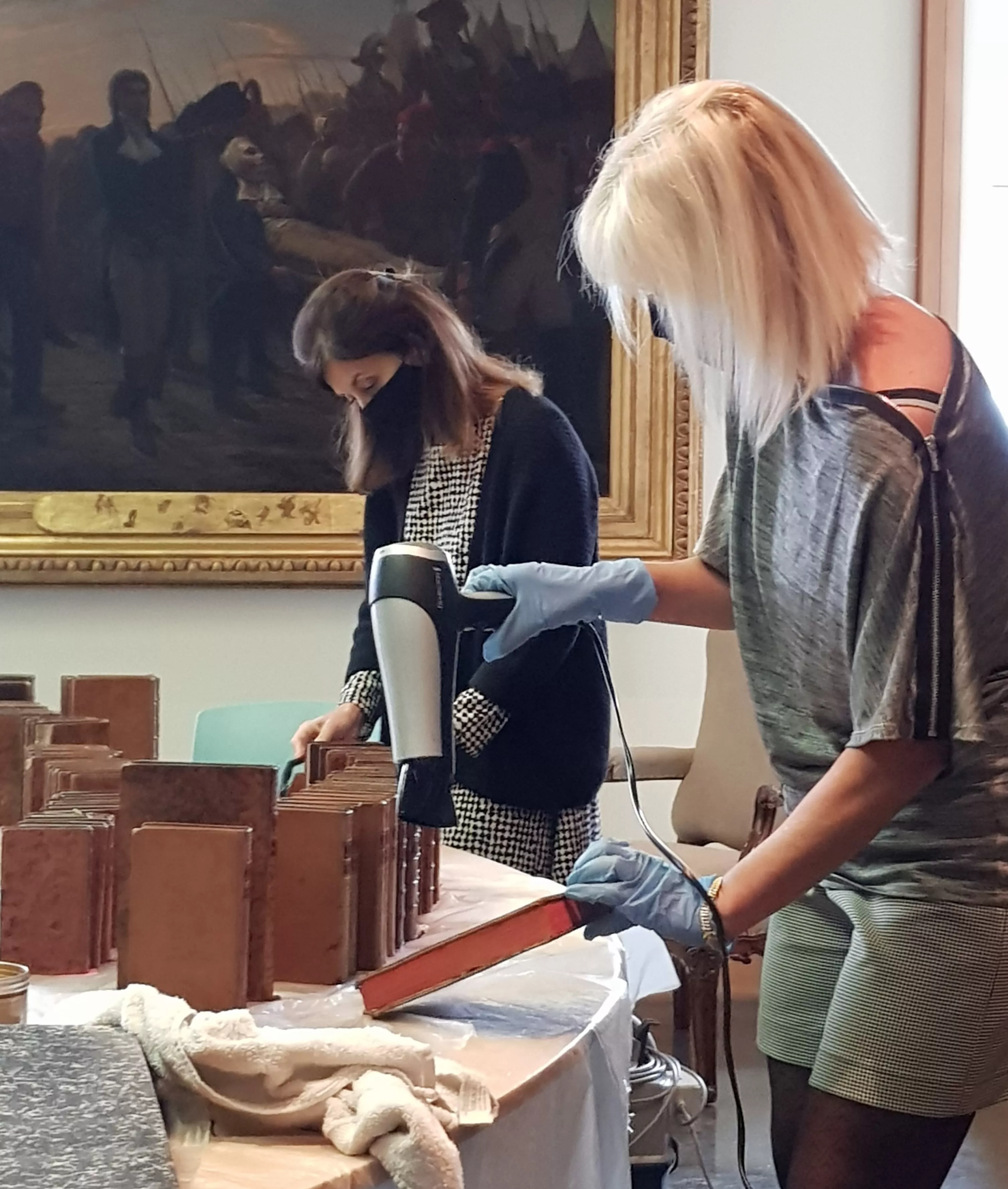 Nettoyage des ouvrages de la bibliothèque Perier