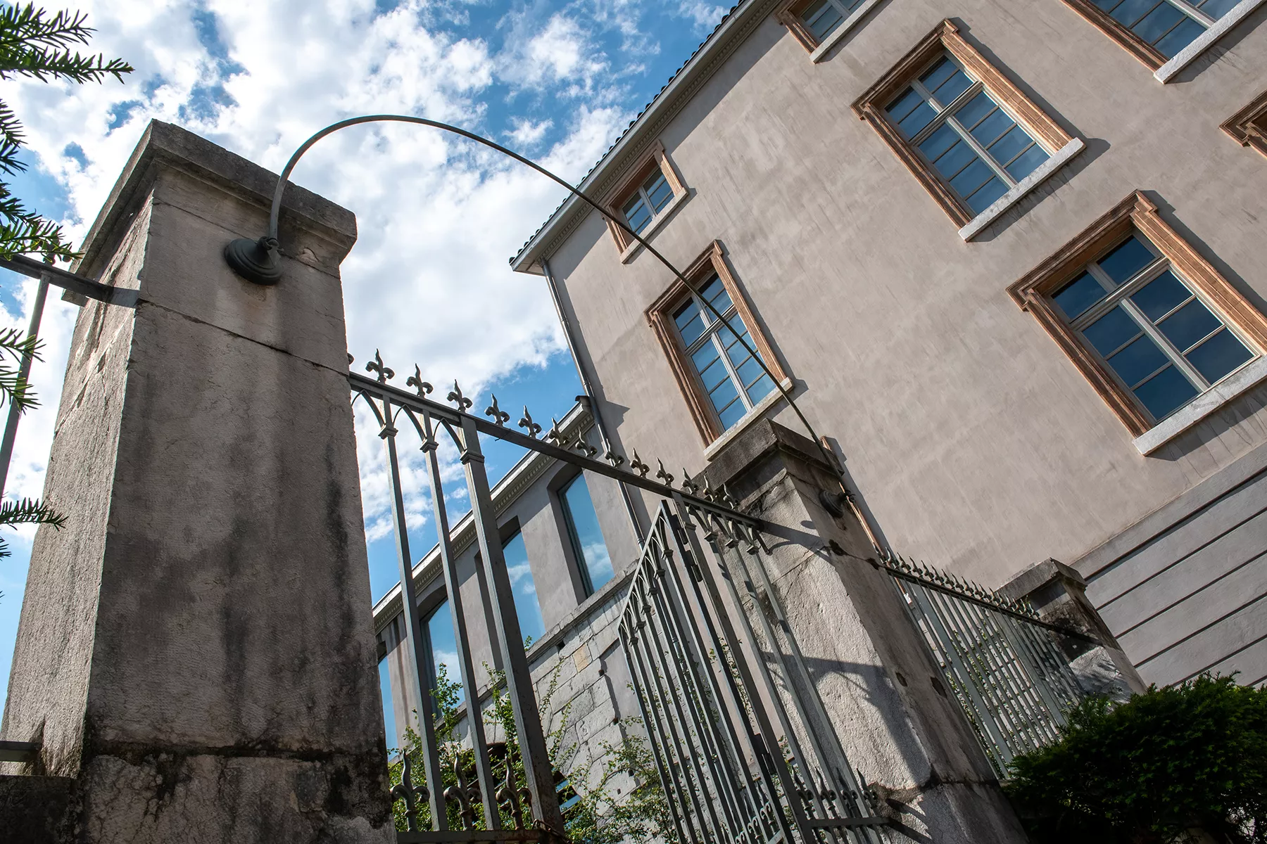 Le jardin du musée de l'Ancien Évêché