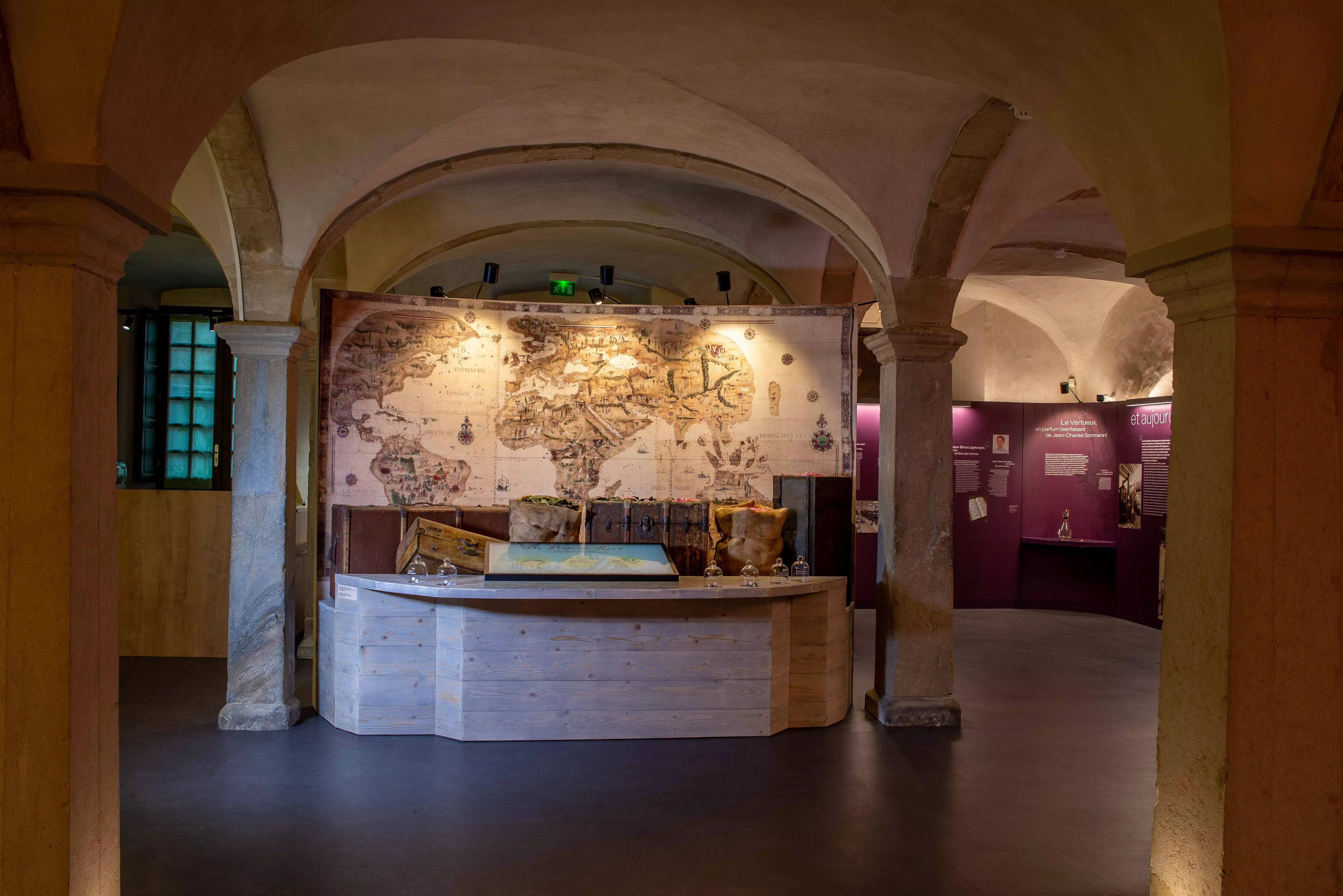 Parfums d'histoire du soin au bien-être Vue d'ensemble de l'exposition