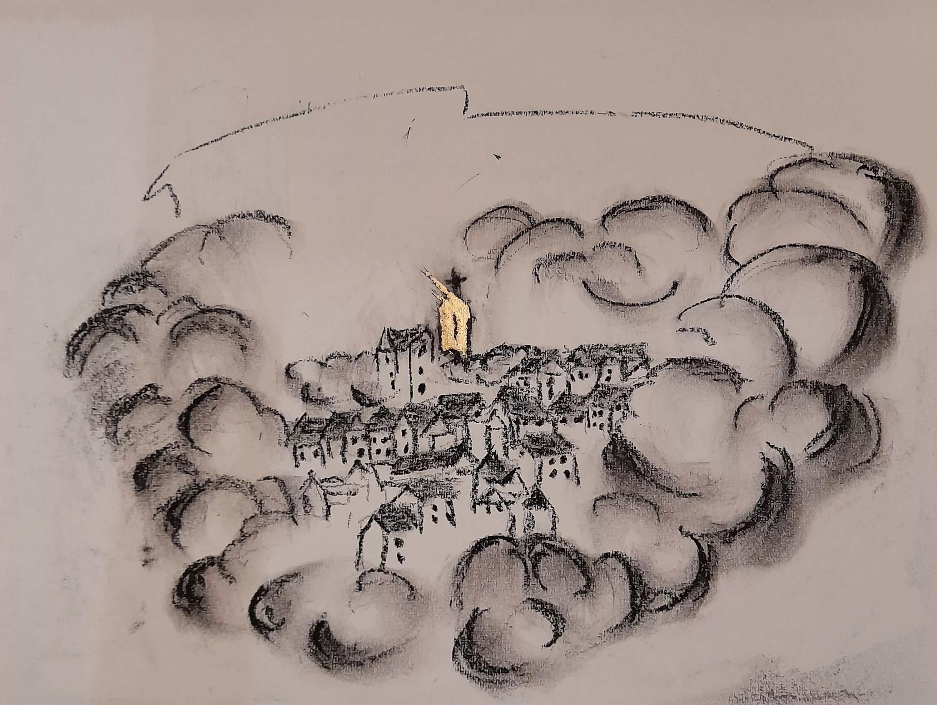 Dessin au fusain et à la feuille d'or représentant une ville entourée de nuages ou de fumée