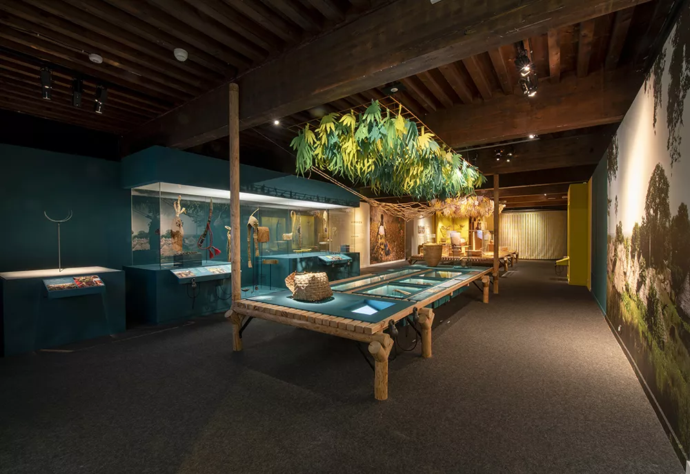 troisième salle de l'exposition, la saison des pluies