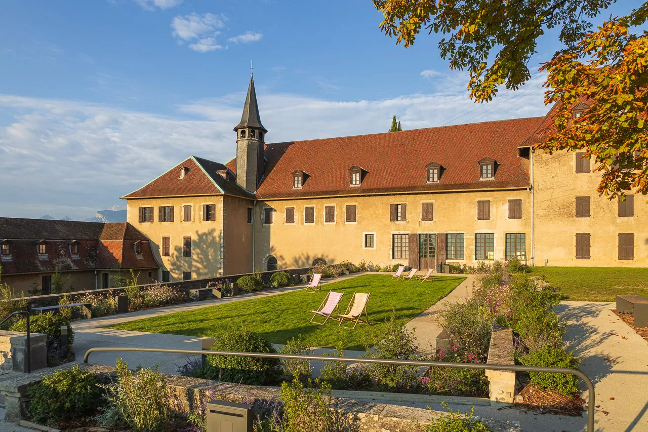 Vue au drone des terrasses du Musée dauphinois
