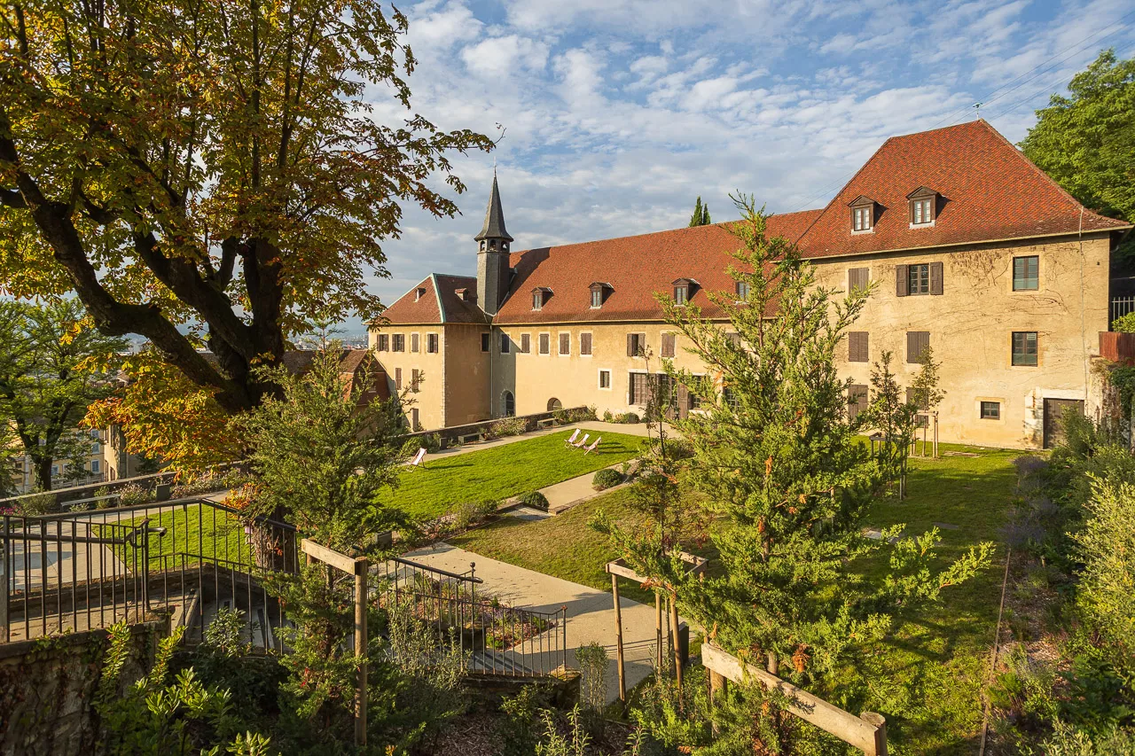 Vue au drone des terrasses du Musée dauphinois