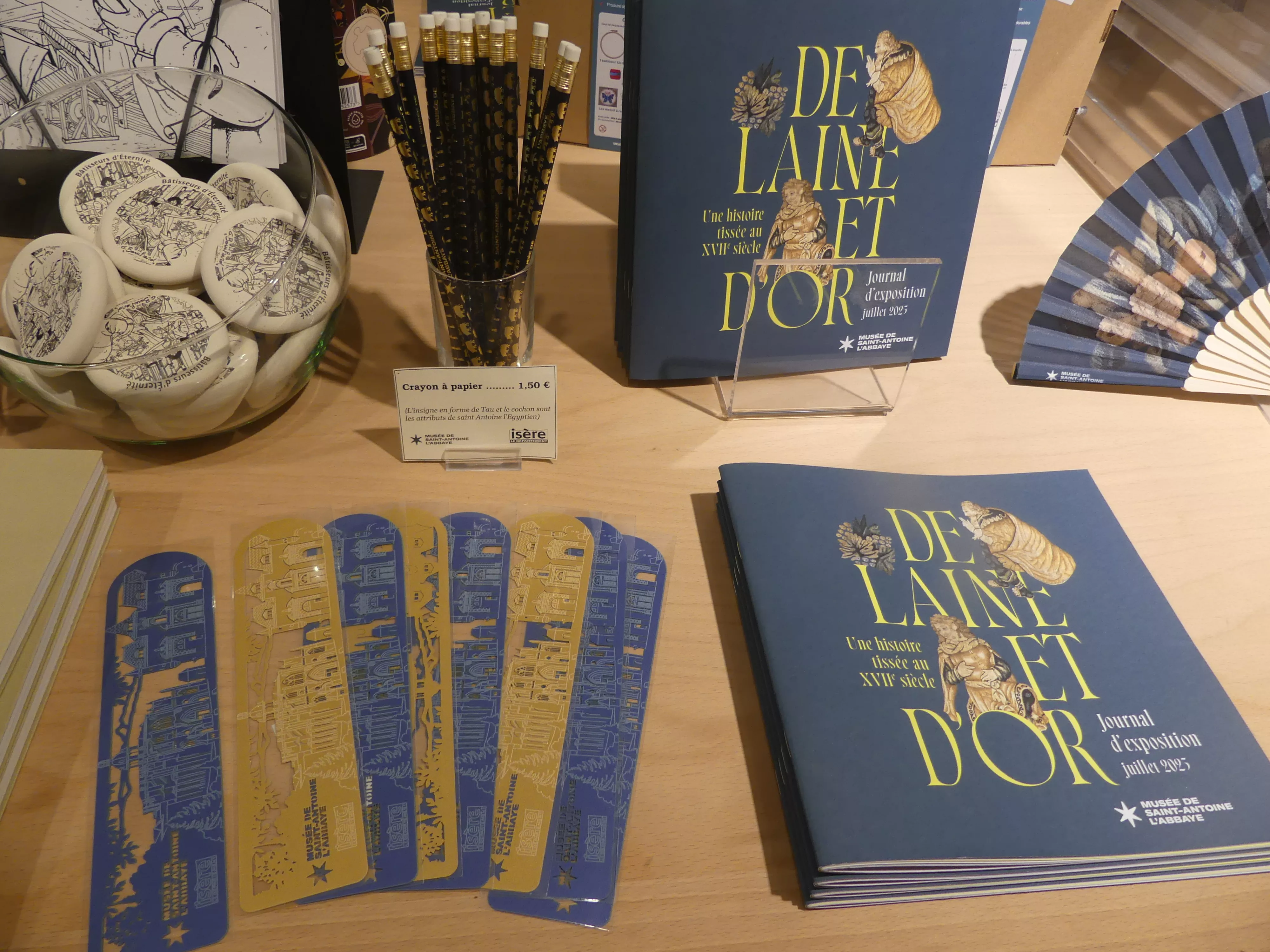 Catalogue de l'exposition De laine et d'or et marque-pages