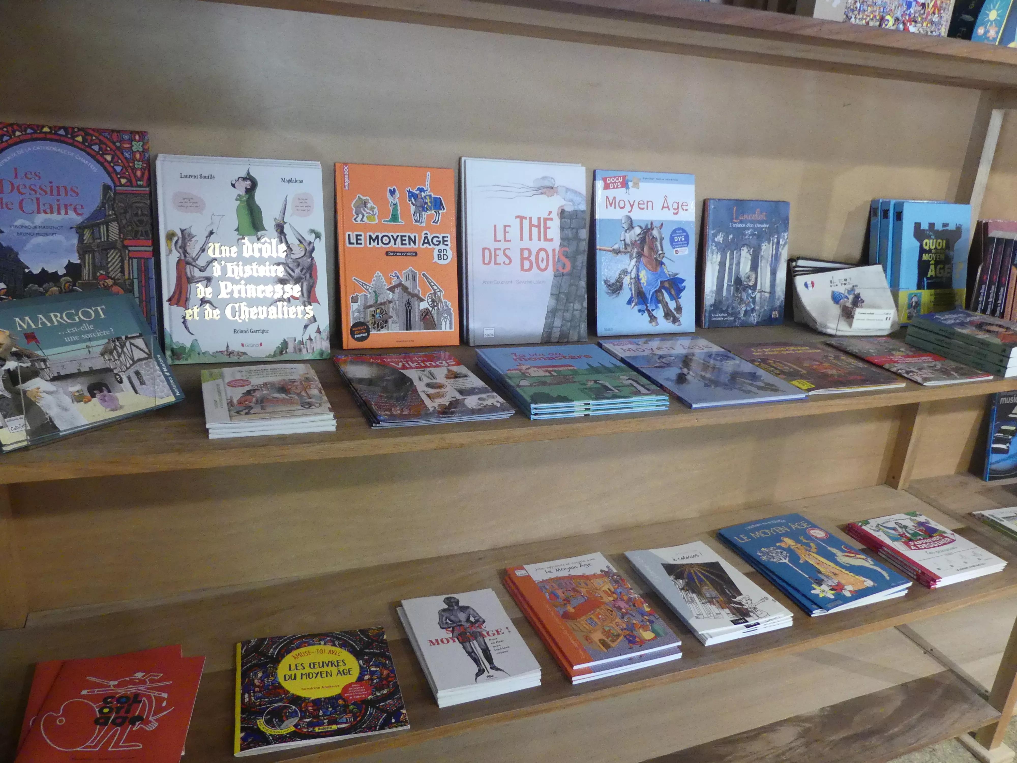 Livres rayon jeunesse