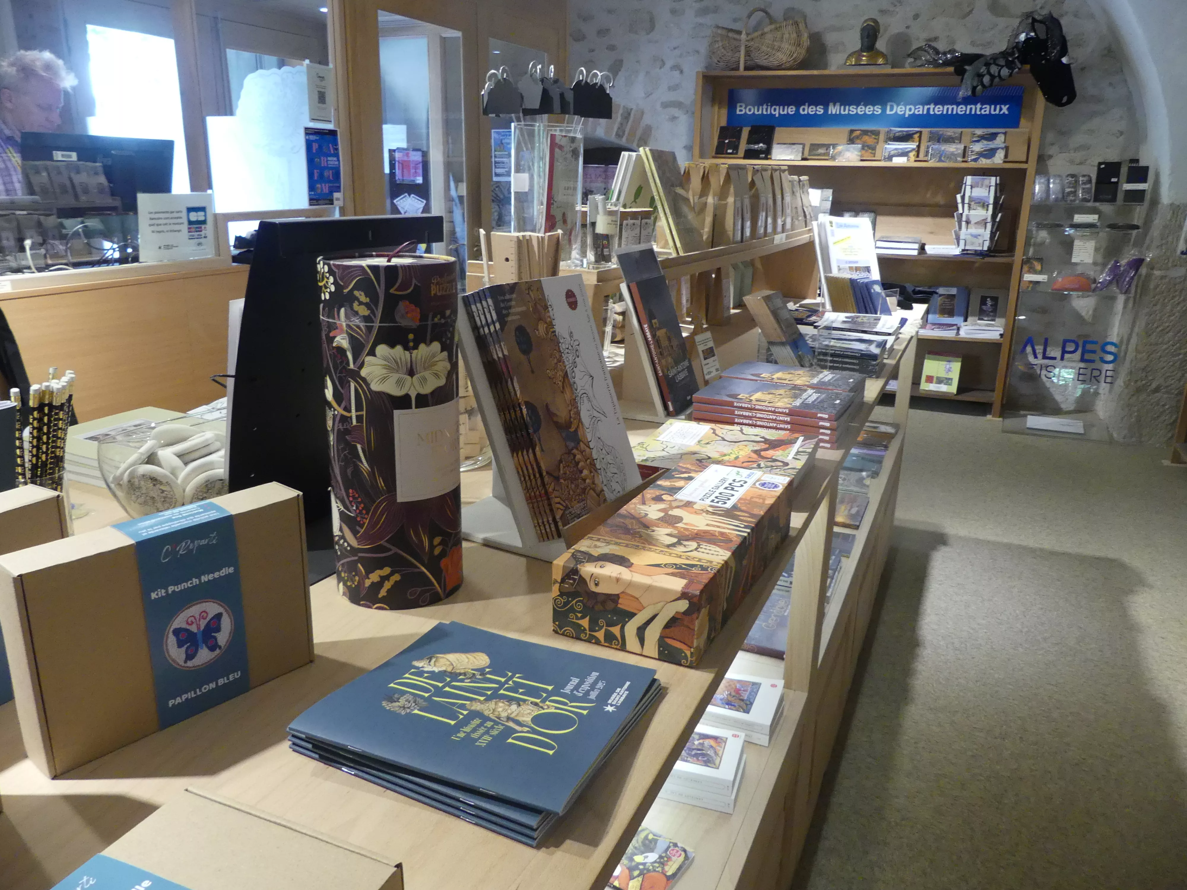 Vue de l'espace boutique du musée