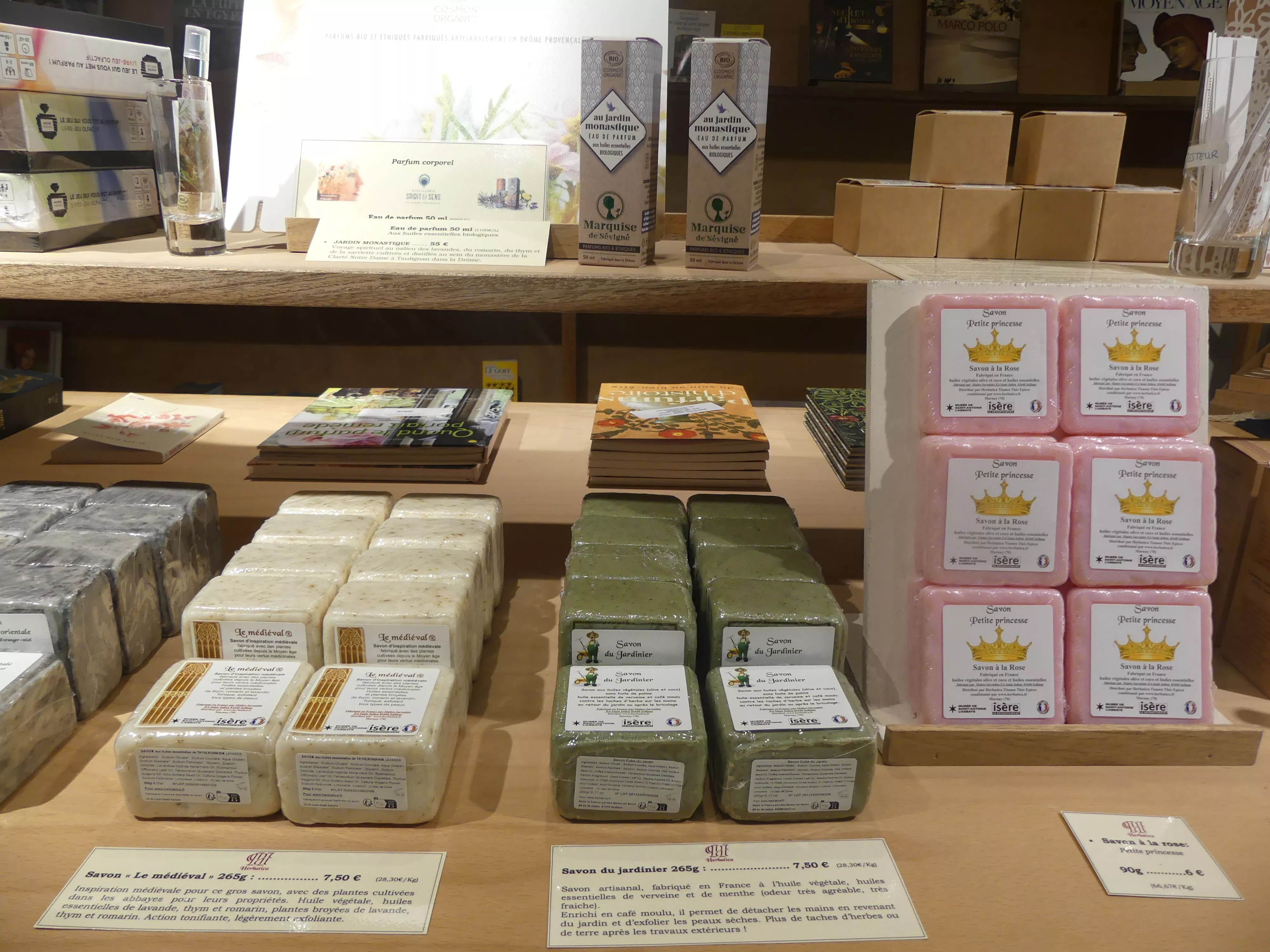 choix de savons aux différentes senteurs