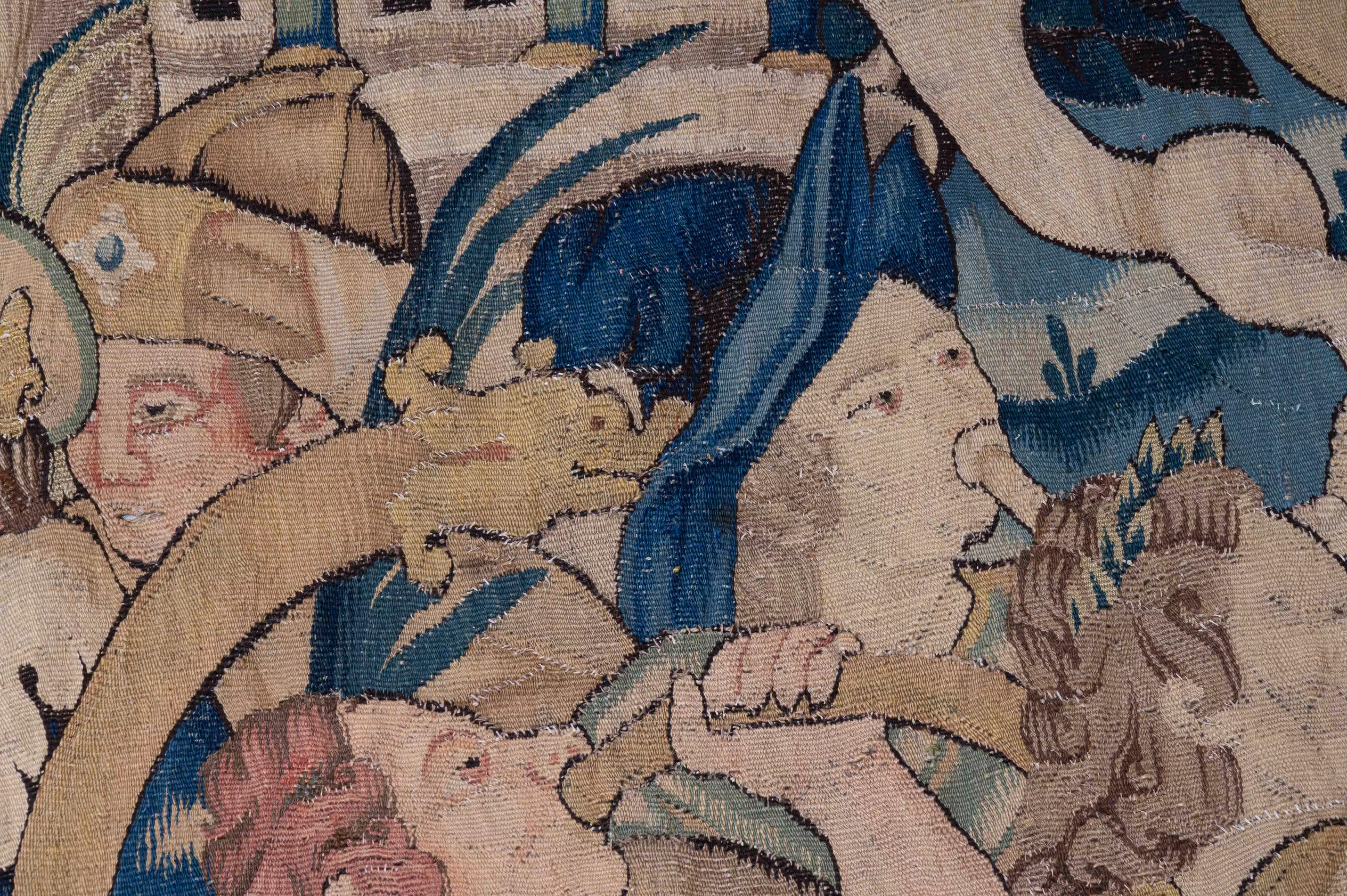 Détail des personnages d'une des tapisseries exposées