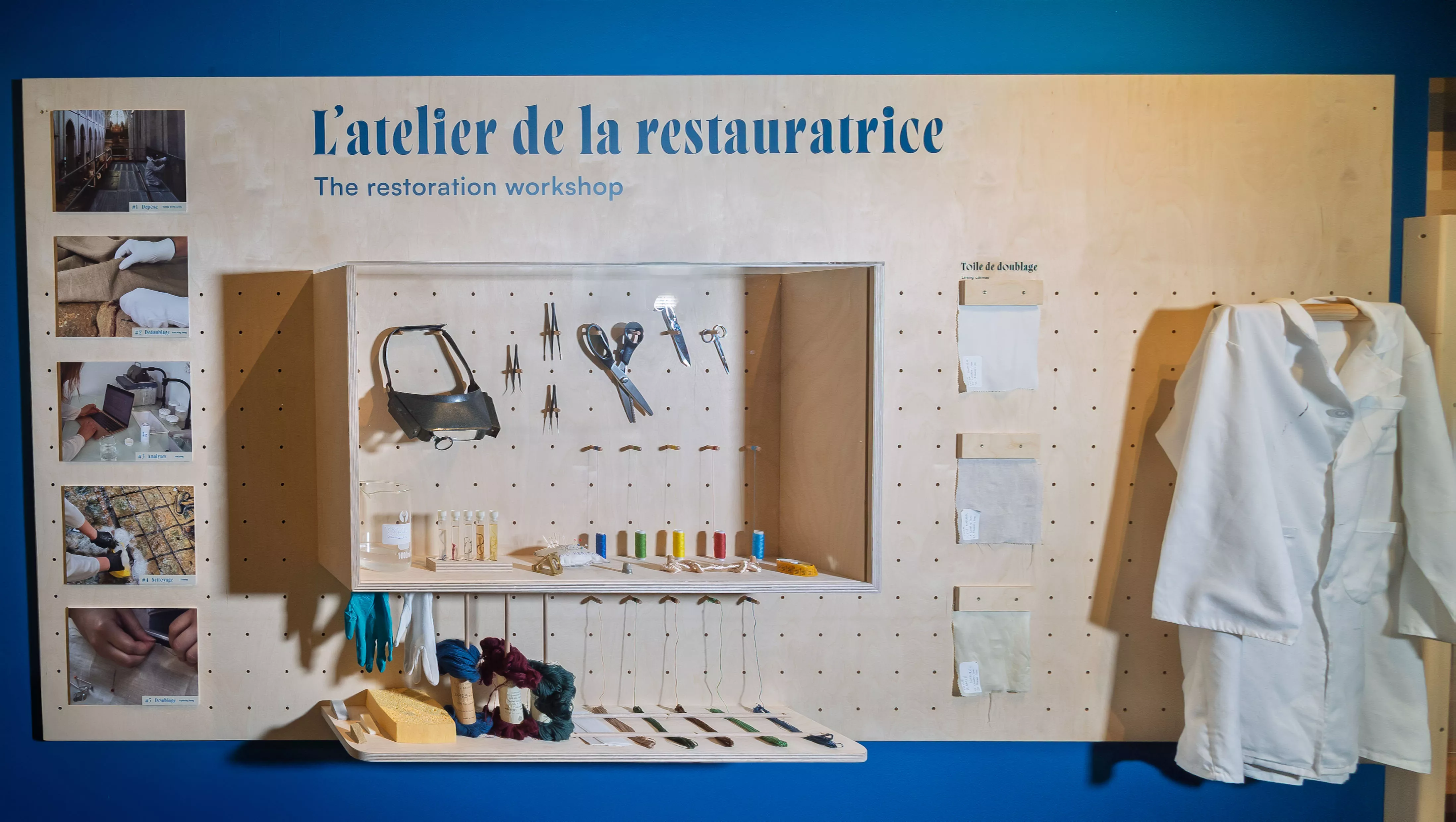 Présentation de l'atelier de la restauratrice avec outils spécifiques