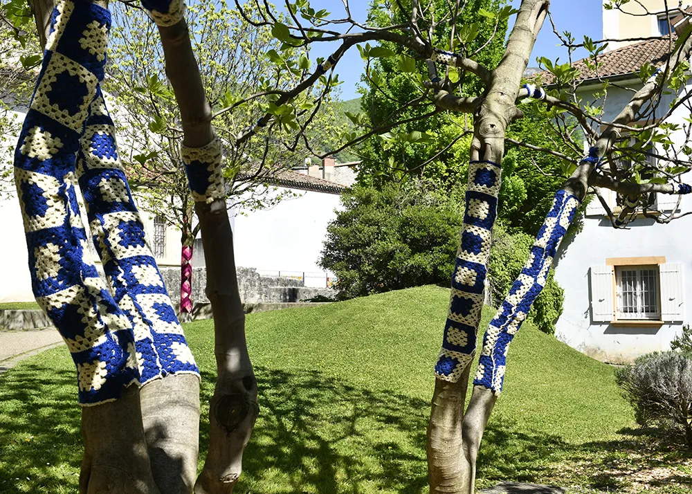 Tricotons le musée et le quartier Très-Cloîtres | Jardin du musée © Denis Vinçon