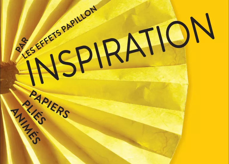 Pliage en papier jaune semi-circulaire © Graphisme Jean-Jacques Barelli et Nathalie Gremeaux-Tragni