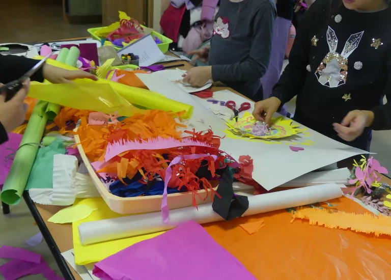 atelier  des écoles et  Ephad -  création colorée et fleurie