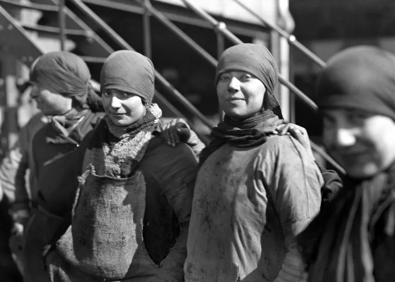 Groupe de trieuses Photo François Kollar