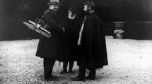 G. Hébert, Hébert bavardant avec les sculpteurs Henri Boutry et Louis Convers, 1889
