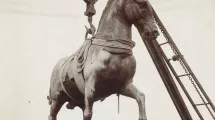 Italie, Vénétie, Padoue, Evacuation du cheval du monument équestre à Gattamelota
