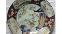 Plat rond au décor polychrome dit "en plein", porcelaine blanche, Japon, XVIIIe siècle