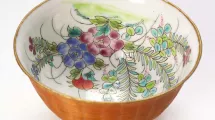 Bol, porcelaine de Chine et vannerie