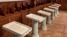 Vision d'ensemble de l'exposition de Philippe Favier dans le choeur des religieuses